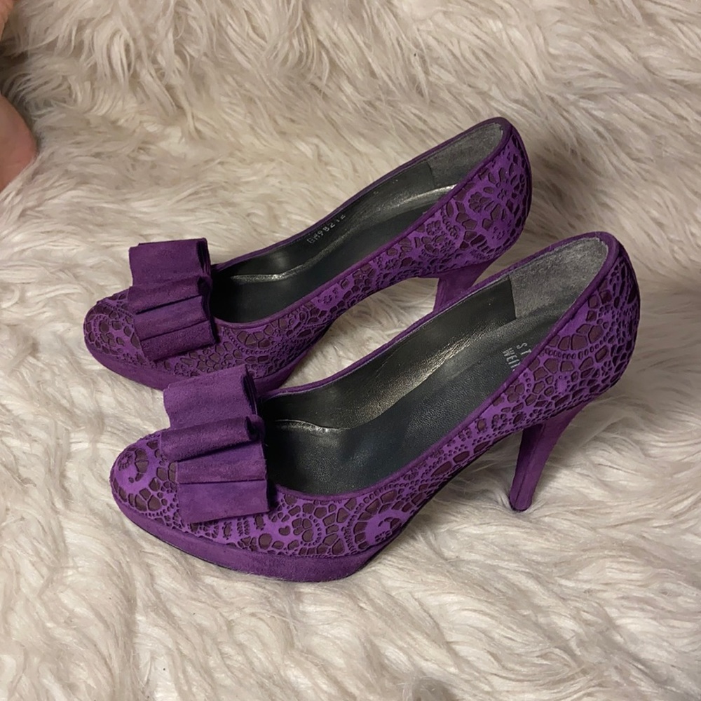 Stuart Weitzman bow laser cut pumps